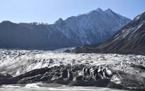 Động đất mạnh rung chuyển Afghanistan và Pakistan, người dân khóc hoảng loạn