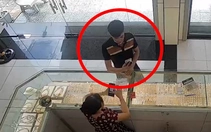Bị bắt vì dùng app tạo thông báo chuyển tiền giả để lừa nhiều chủ cửa hàng