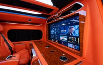 Xe Toyota bình dân thành phòng VIP: Giường ngủ, nhà vệ sinh, tivi khủng, đèn như Rolls-Royce