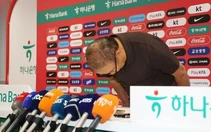 Ông Park Hang Seo cúi đầu xin lỗi sau khi Hàn Quốc bị loại khỏi World Cup 2026