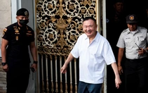Ông Thaksin được tự do nhờ lệnh ân xá hoàng gia