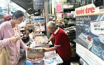 Xúc động trao nhau những 'tờ báo chia tay'