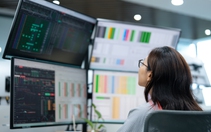 VN-Index xanh trở lại, PLX tăng trần dù Petrolimex dự kiến bán sạch cổ phiếu quỹ