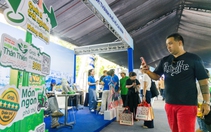 Du khách săn tour hè, trải nghiệm du lịch số tại Lễ hội Tài chính số 2026