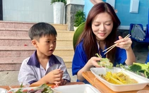 Du học sinh Việt mang trái tim tình nguyện ra xã đảo Thạnh An