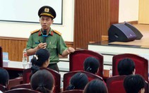 Trung tá công an chỉ sinh viên '4 không, 2 phải' để tránh bẫy lừa đảo tuyển dụng