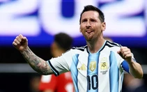 Cổ động viên Anh sợ trọng tài và FIFA 'dàn xếp' giúp Messi thắng Tam sư