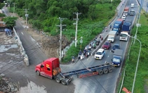 Bãi xe container vẫn tung hoành, cản trở giao thông trên đường Võ Chí Công