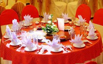 Gia chủ đám cưới 'mang tiếng' vì mời khách nhiều, đặt bàn ít