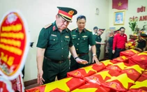 Đại tướng Nguyễn Trọng Nghĩa viếng liệt sĩ tại Mặt trận Vị Xuyên