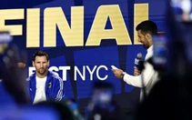 Djokovic, Kevin Durant, Tom Brady làm MC phỏng vấn...  Messi trước trận World Cup 2026