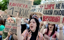 Ukraine tập kích loạt kho hàng và kho dầu Nga, ít nhất 7 người chết