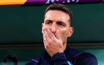 Scaloni, đã đến ngày anh phải chống lại người Tây Ban Nha và 'cô gái áo đen' yêu dấu!