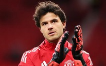 Thủ môn Man United bị cười cợt vì... ăn táo khi đội nhà đang thua