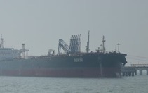 Hai tàu dầu phát nổ tại eo biển Hormuz, giá dầu tăng mạnh