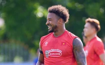 Đội tuyển Việt Nam hào hứng tập buổi đầu tiên tại Thái Lan
