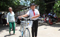 300 học sinh khó khăn ở Vĩnh Long nhận xe đạp, hơn 40 em mồ côi được nhận thêm tiền mặt