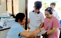Phụ huynh TP.HCM 'ngồi kín ghế' ngày đầu đăng ký tuyển sinh bổ sung lớp 10