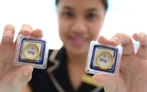 Giá vàng thế giới tăng mạnh, trong nước giảm, vì sao?