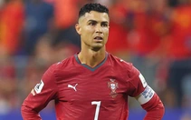 Ronaldo ấn rồi xóa icon 'thích' bài viết tố FIFA chống lưng Messi và Argentina