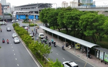 Lắp mái che nối liền từ ga metro với trạm xe buýt, hành khách không lo nắng mưa