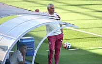HLV Mourinho ra mắt Real Madrid ở 'trận giao hữu kỳ lạ'