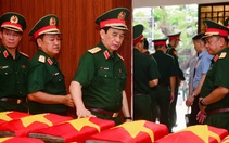 Đại tướng Phan Văn Giang dâng hương tưởng niệm các anh hùng liệt sĩ tại công viên Lê Thị Riêng
