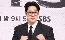 So Ji Sub mua vàng tặng 300 thành viên ê kíp 'Đặc vụ Kim tái khởi động'