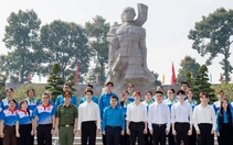 Nghệ sĩ, KOL cùng tình nguyện viên phòng, chống ma túy TP.HCM tri ân các anh hùng liệt sĩ