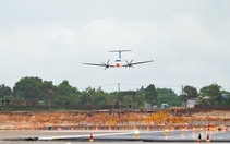 Sân bay Phú Quốc hoàn tất chuyến bay hiệu chuẩn đầu tiên trên đường băng số 2 giữa mưa lớn
