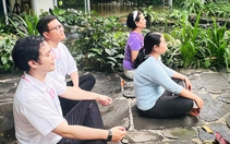 'Ốc đảo' ở TP.HCM giúp bạn trẻ thư giãn tinh thần, viết giải tỏa, đi trên sỏi…