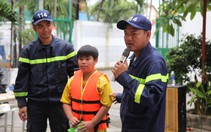 Gia sư áo xanh mang AI, vi mạch, kỹ năng sống đến với thiếu nhi