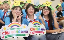 Con công nhân, người lao động vui chơi, kết bạn ở Trại hè Thanh Đa