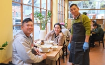 Phở 'xếp hàng' Bát Đàn sang Úc