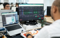 Cổ phiếu chứng khoán, ngân hàng nổi sóng, VN-Index tăng gần 40 điểm