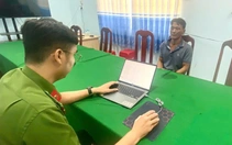Người đàn ông bị khởi tố vì cản trở khai thác cát trên sông Hậu ra đầu thú