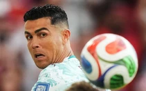 Ronaldo có HLV mới người Úc dù còn đang dự World Cup