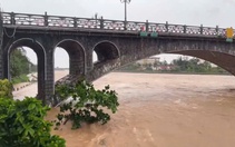 Nước lũ nhiều sông dâng cao sau bão số 1