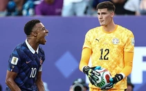 Mbappe không thèm bắt tay thủ môn Paraguay