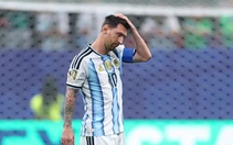 Messi tiếp tục đá hỏng phạt đền, lập kỷ lục buồn tại World Cup