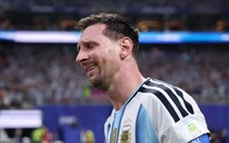 Messi khóc nức nở sau màn lội ngược dòng không tưởng trước Ai Cập