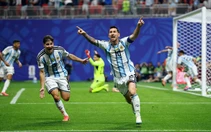 Zlatan Ibrahimovic: 'Messi đã hóa thành một con quái vật'