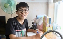 Học bổng Chắp cánh ước mơ: 9,5 điểm tốt nghiệp môn sử của nam sinh làm thợ điện nước 8 tiếng/ngày