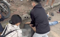 Nam sinh viên y khoa năm 3 ép tim, cấp cứu người bị nạn ngay trên đường