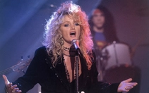 'Total Eclipse of the Heart' mãi còn, Bonnie Tyler ra đi ở tuổi 75