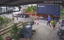 Phạt hơn 40 triệu đồng tài xế tông gãy gác chắn đường sắt