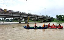 Phát hiện đôi dép trên cầu, cảnh sát lặn tìm thấy thi thể thiếu niên