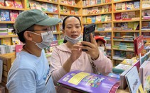 Phụ huynh TP.HCM chạy 3 nhà sách vẫn không mua đủ bộ sách giáo khoa cho con