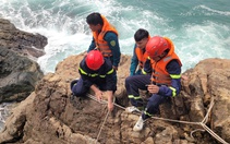 4 người bị sóng cuốn xuống biển Đà Nẵng: Rơi xuống ghềnh đá như ở Mũi Nghê có nên cố bơi vào không?