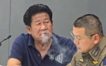 Thủ tướng Thái bất bình vì cựu nghị sĩ giết người ung dung hút thuốc, không bị còng tay